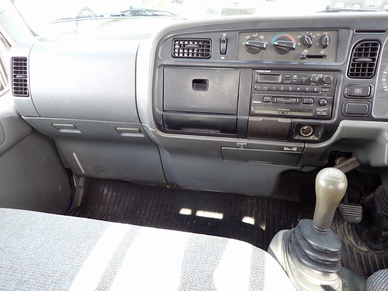 MITSUBISHI Canter