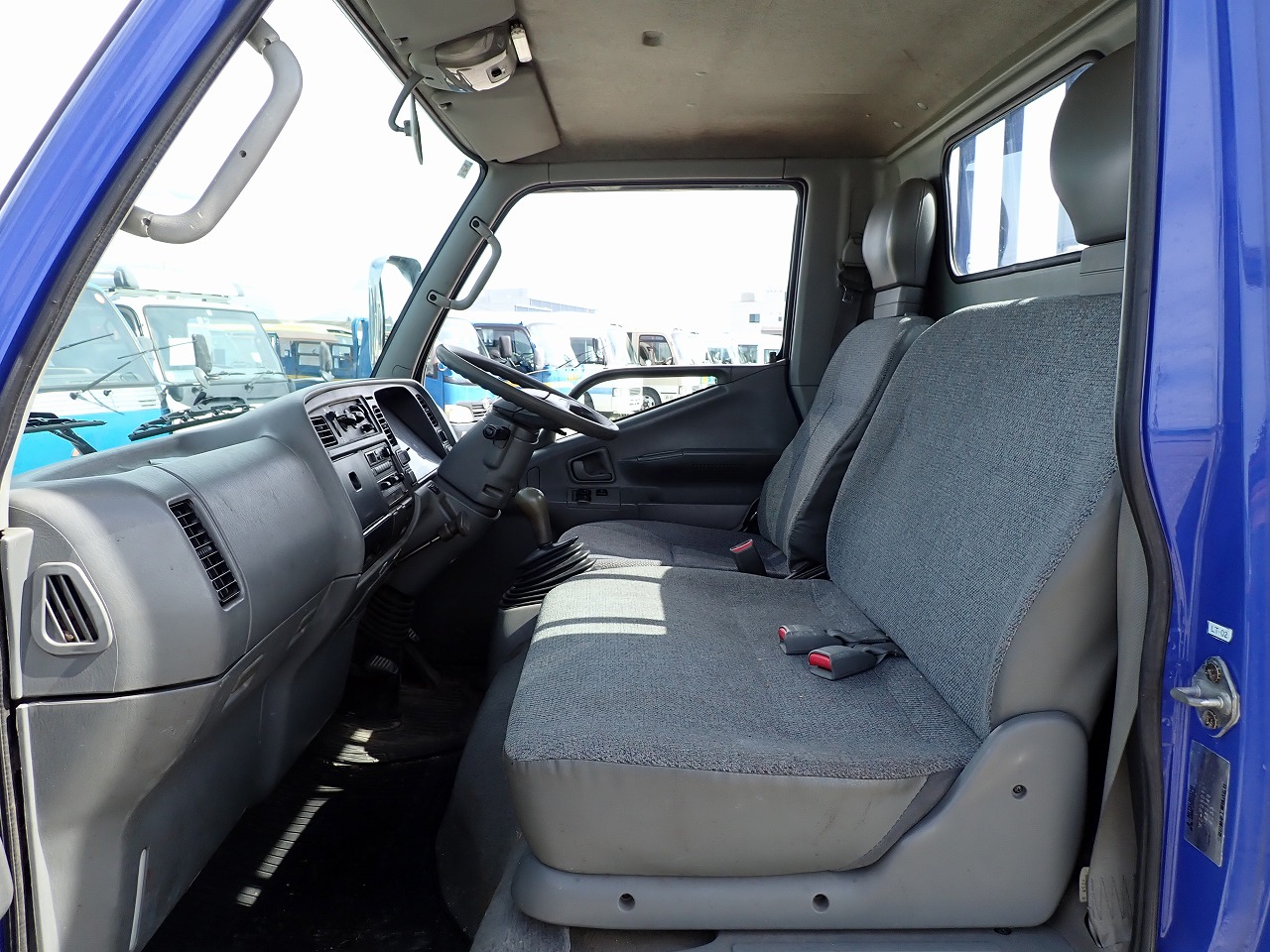 MITSUBISHI Canter