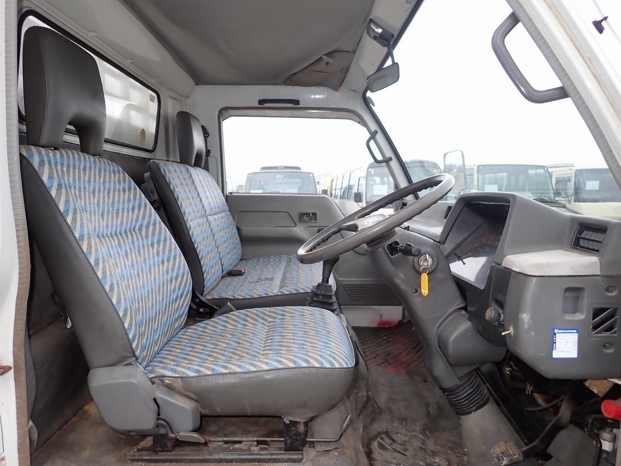 MITSUBISHI Canter