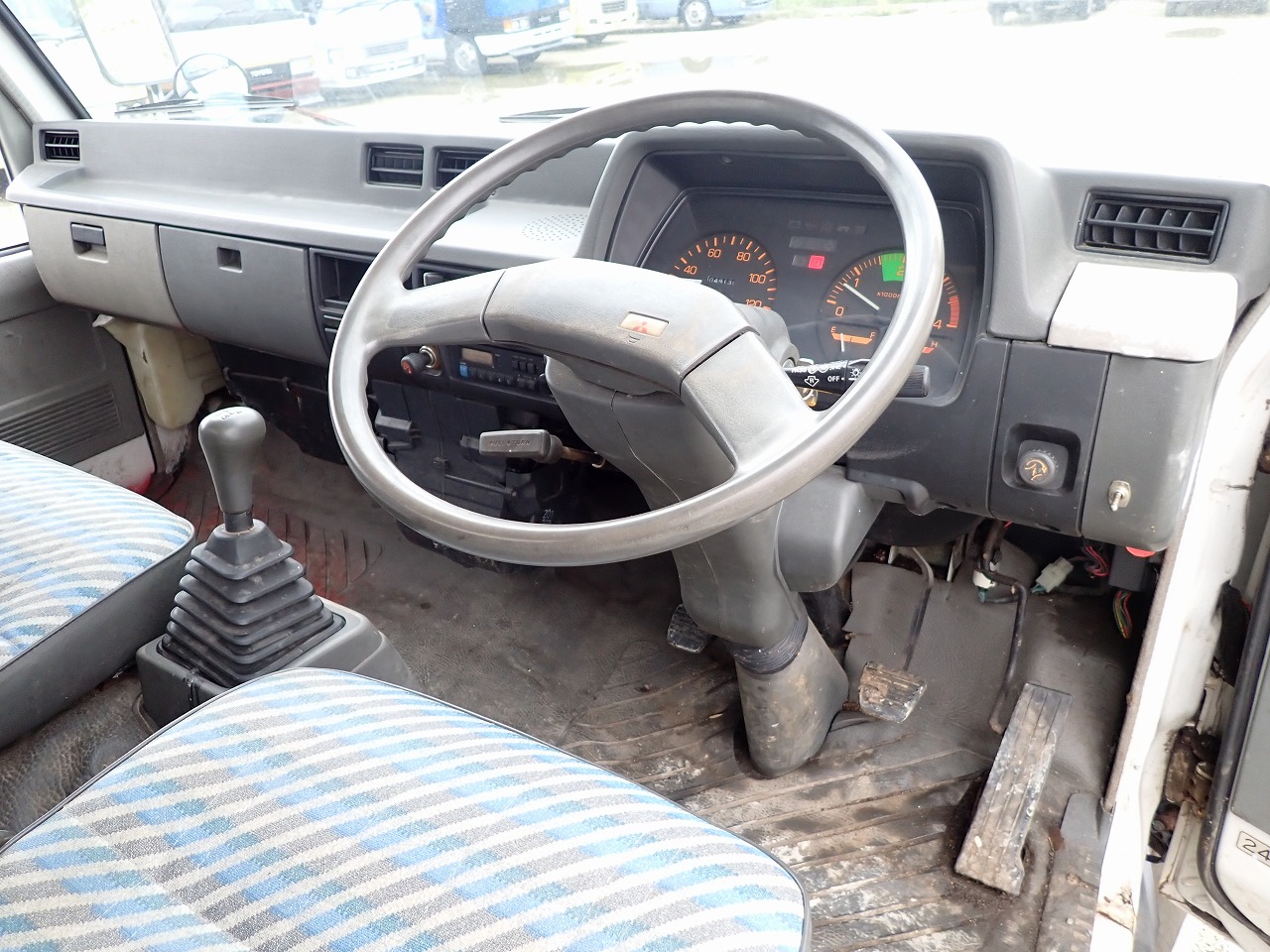MITSUBISHI Canter