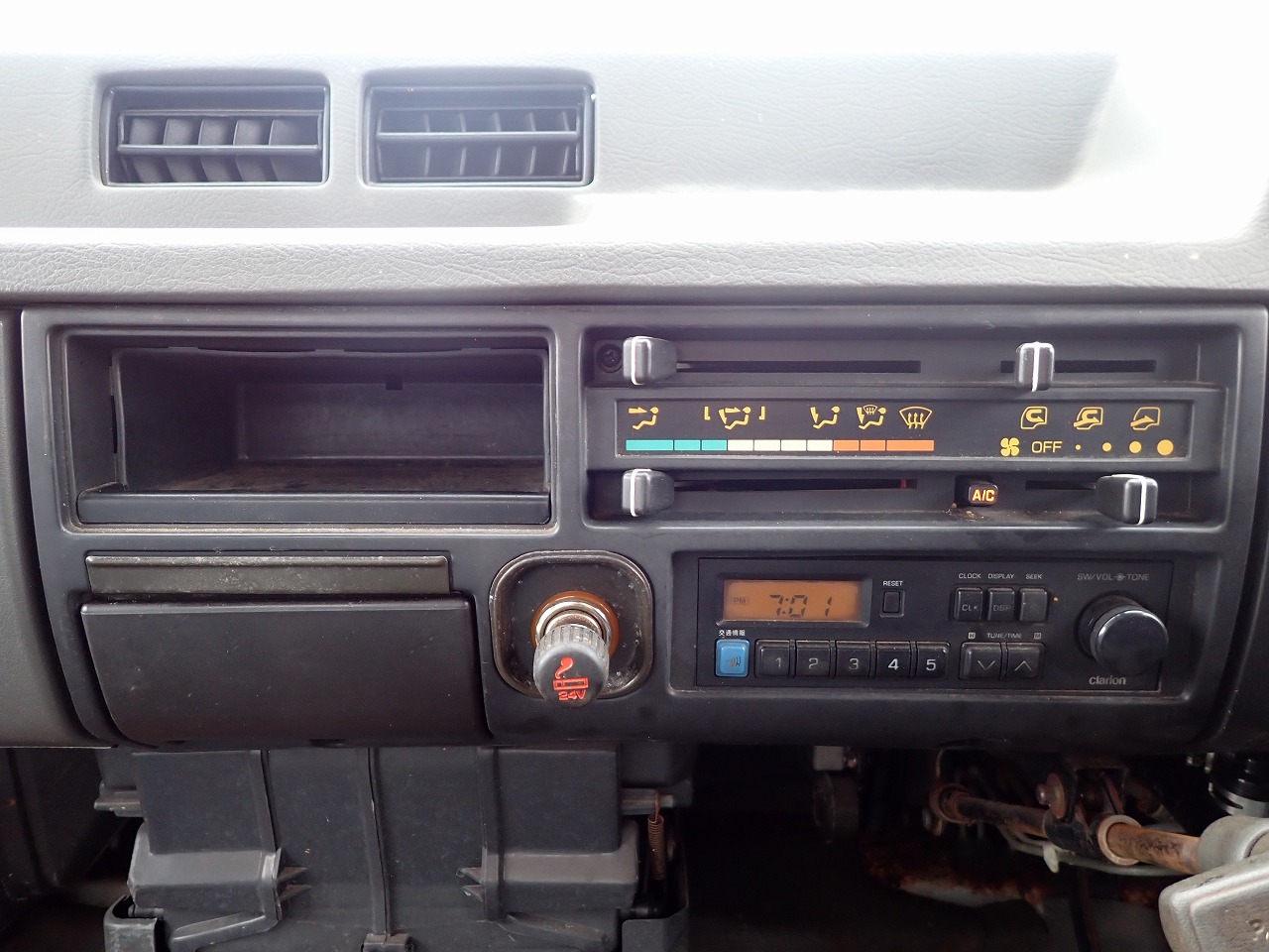 MITSUBISHI Canter