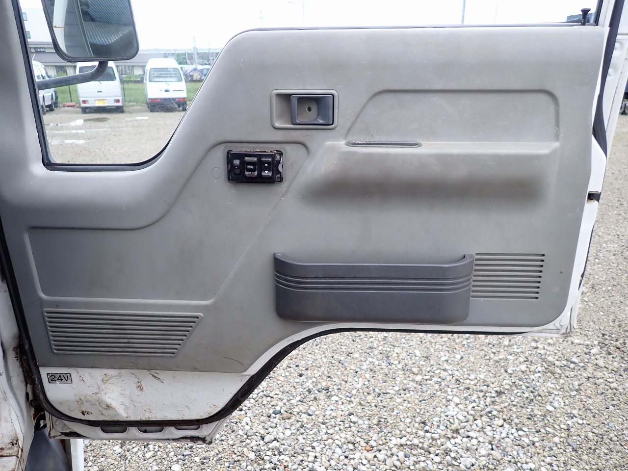 MITSUBISHI Canter