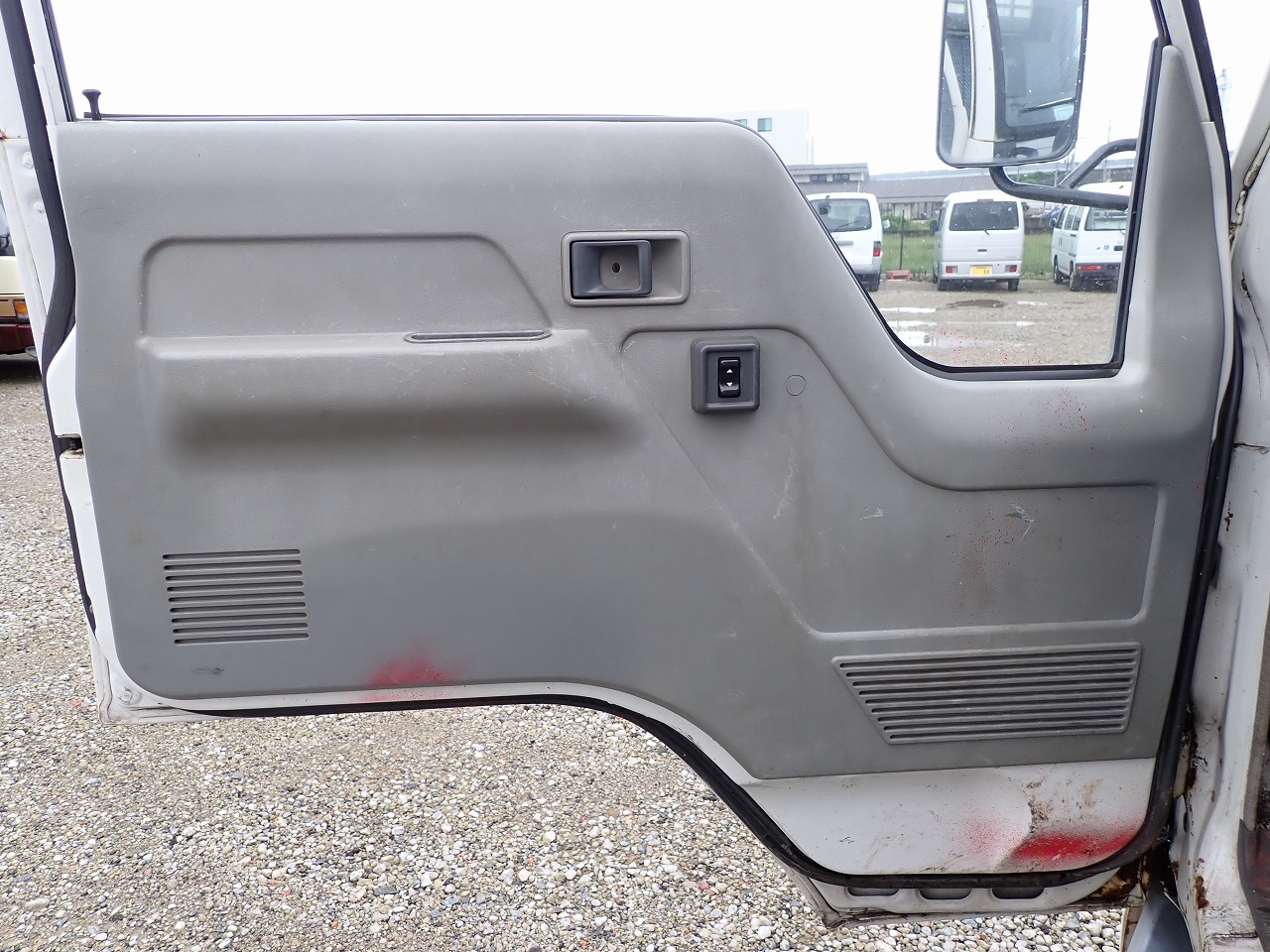 MITSUBISHI Canter