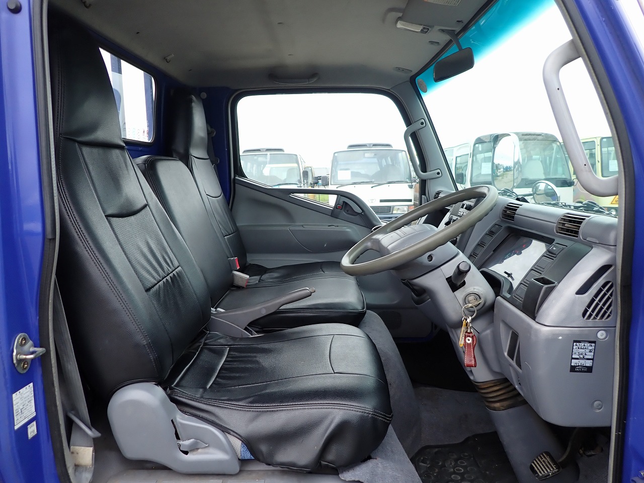 MITSUBISHI Canter