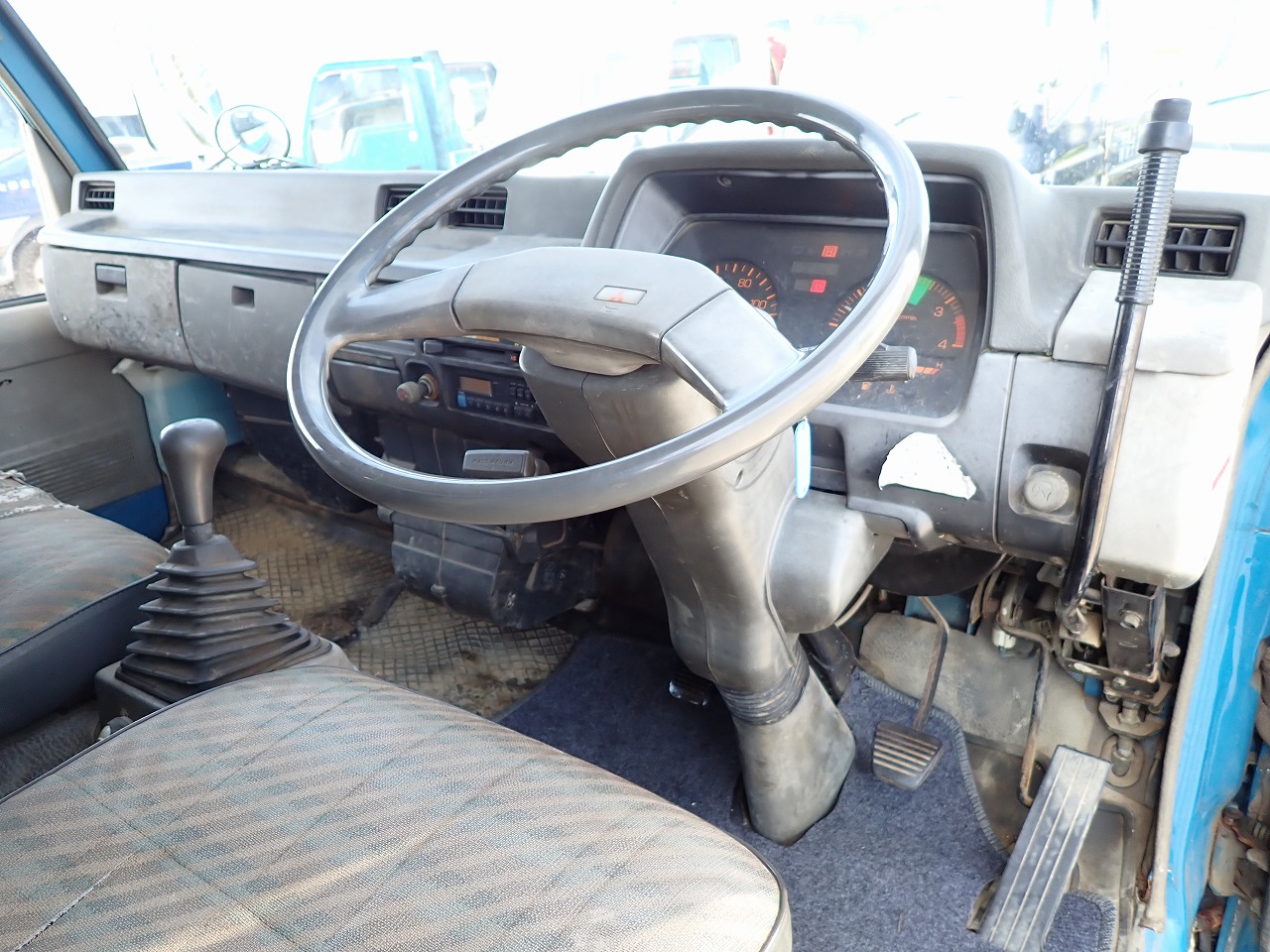 MITSUBISHI Canter