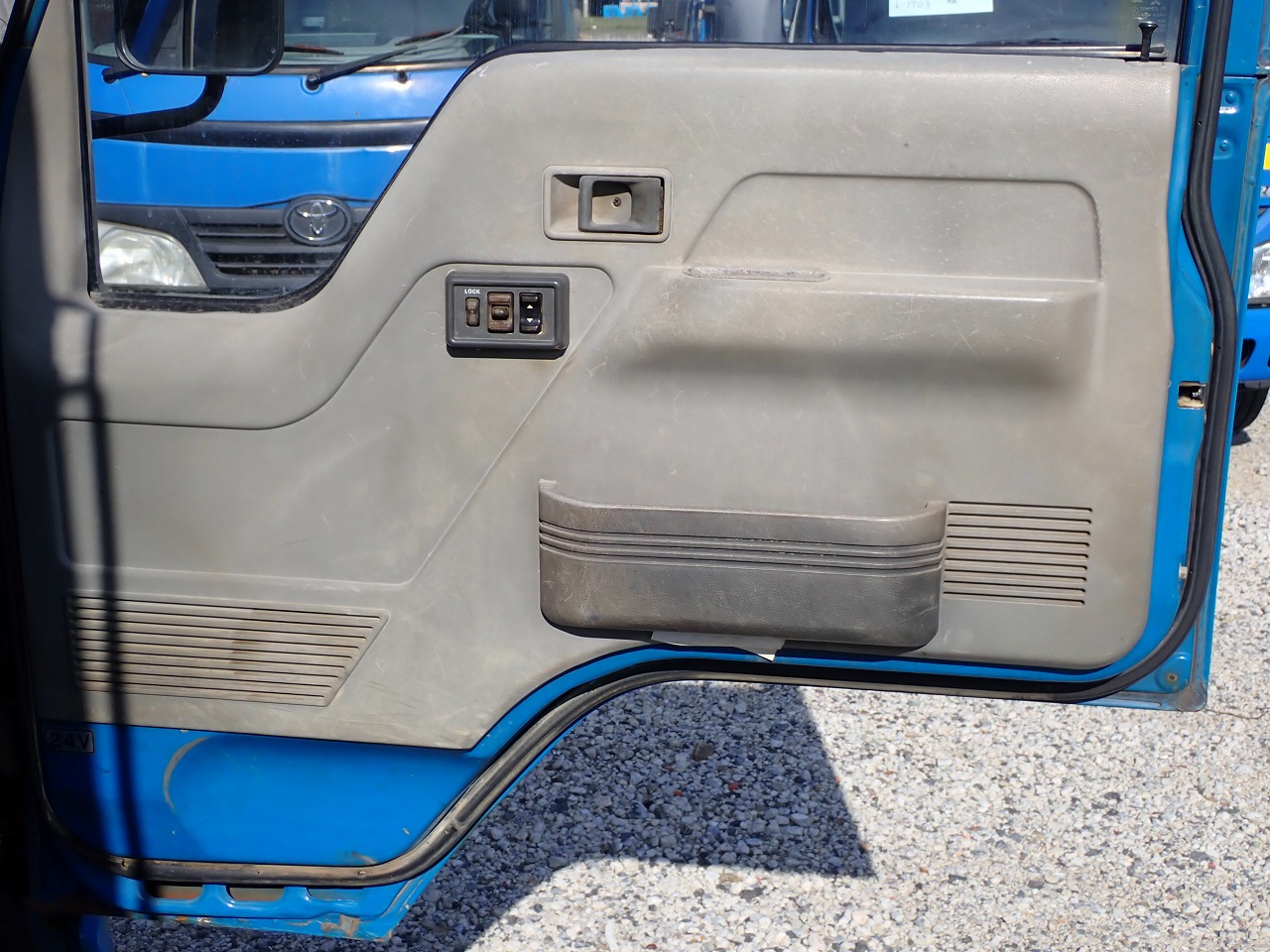 MITSUBISHI Canter