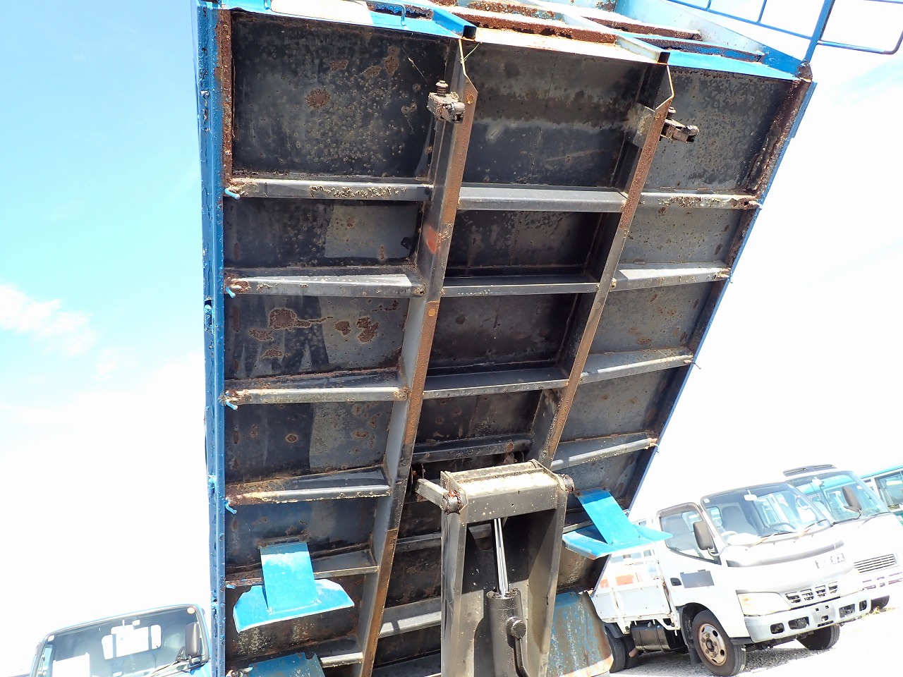 MITSUBISHI Canter
