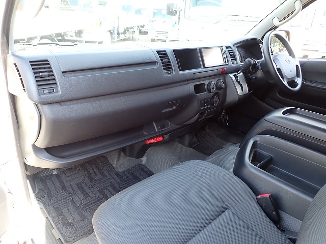 TOYOTA Hiace Wagon