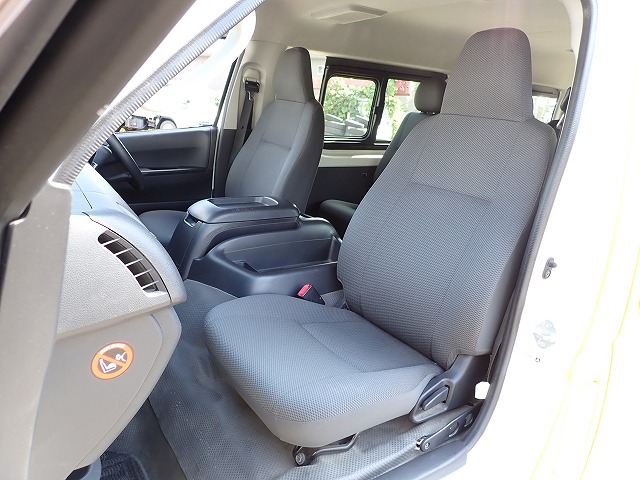 TOYOTA Hiace Wagon