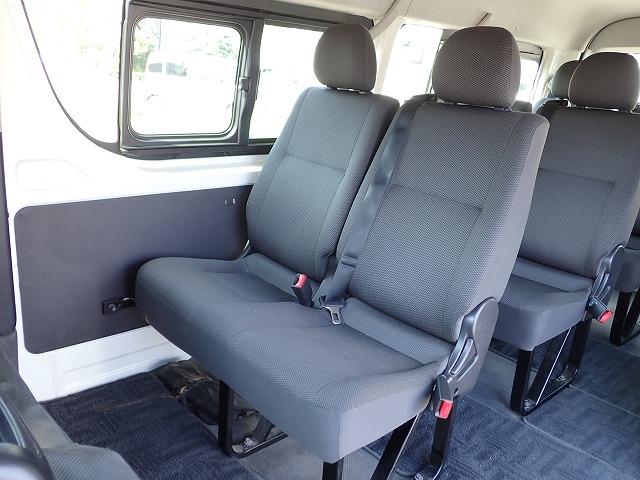 TOYOTA Hiace Wagon