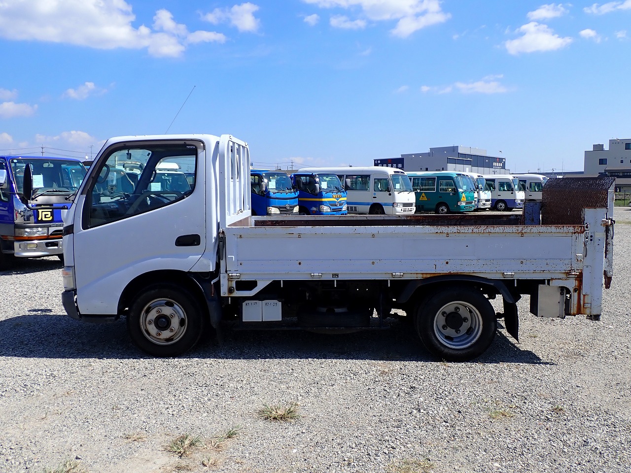TOYOTA Dyna Truck