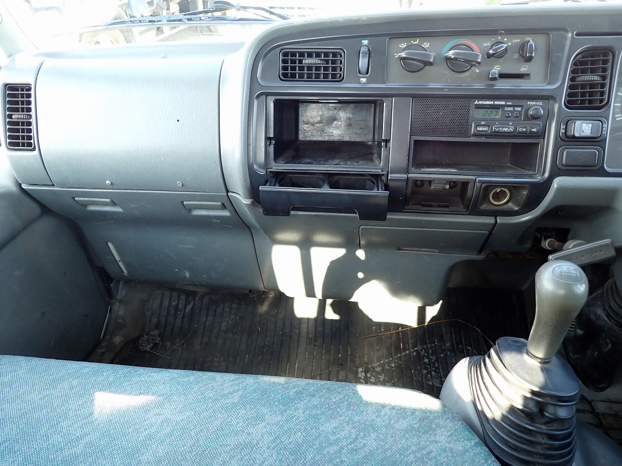 MITSUBISHI Canter