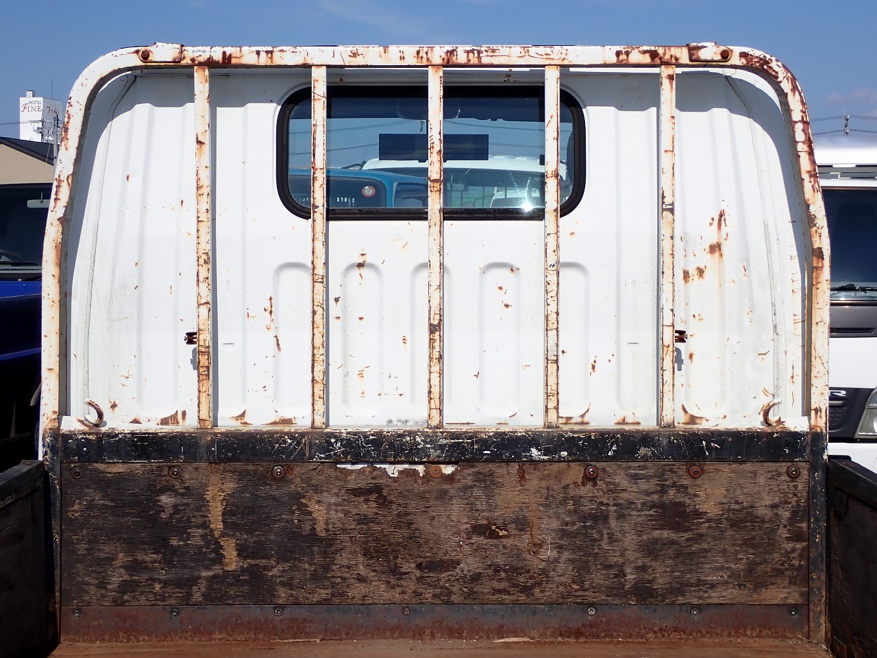 MITSUBISHI Canter