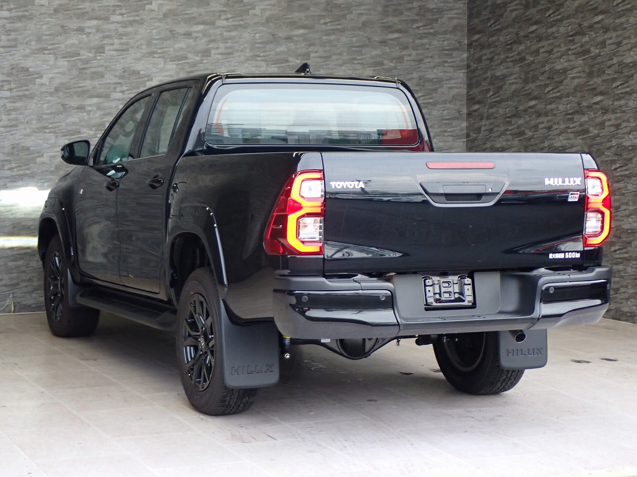 TOYOTA Hilux