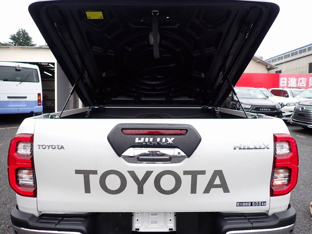 TOYOTA Hilux