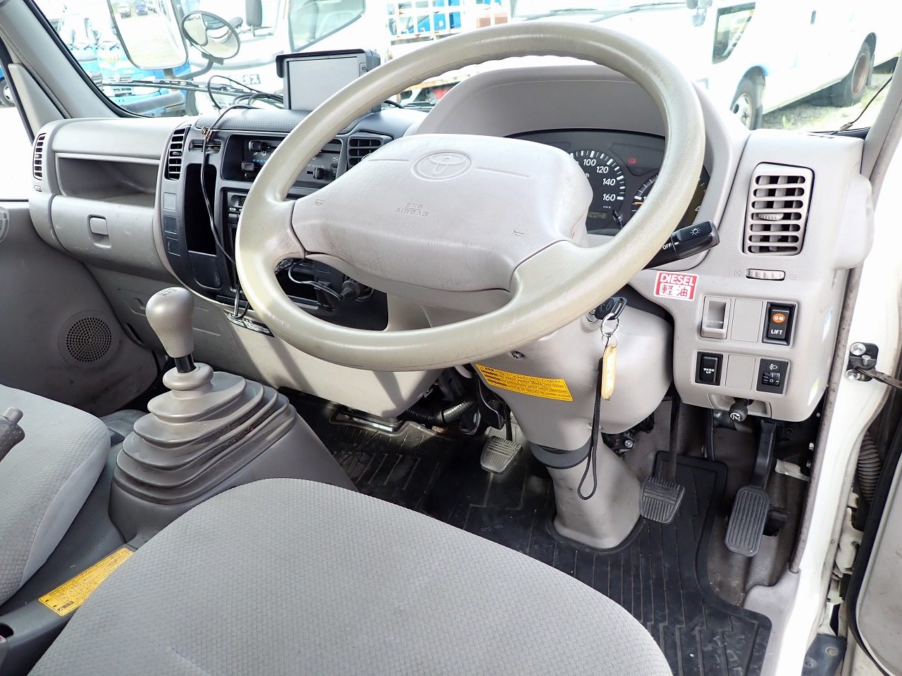 TOYOTA Dyna Truck