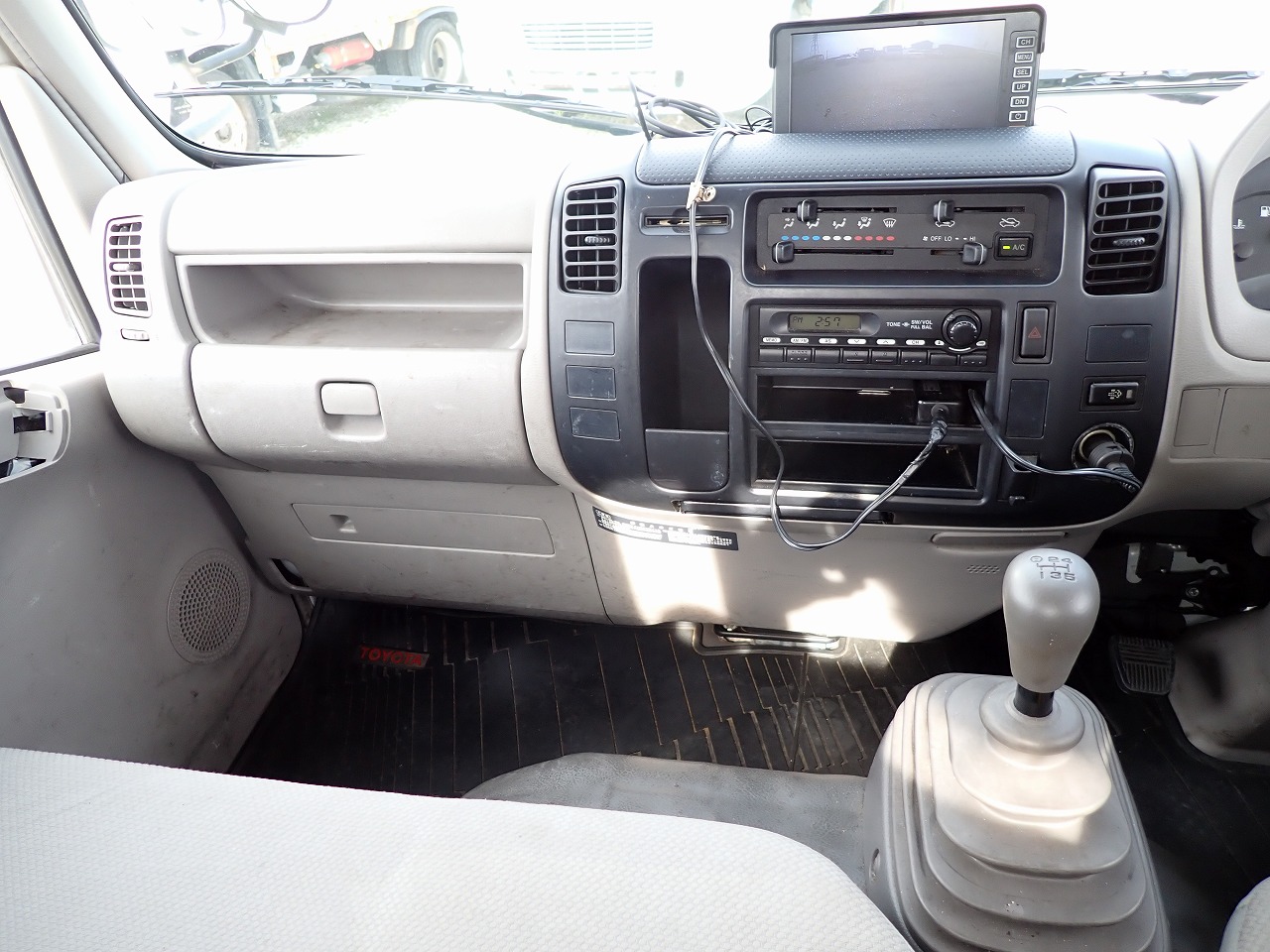 TOYOTA Dyna Truck