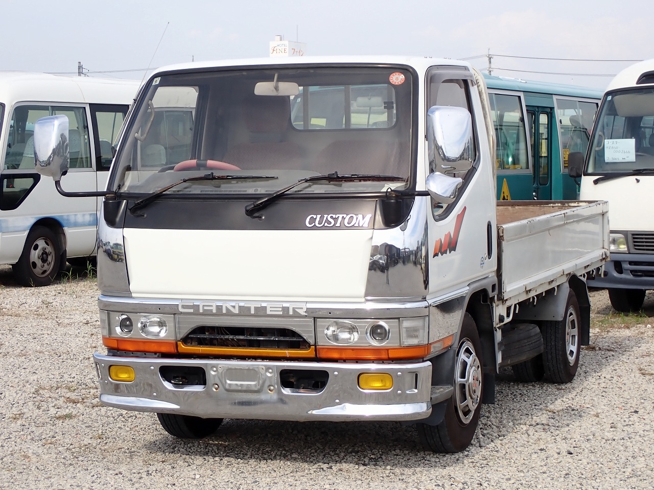 MITSUBISHI Canter