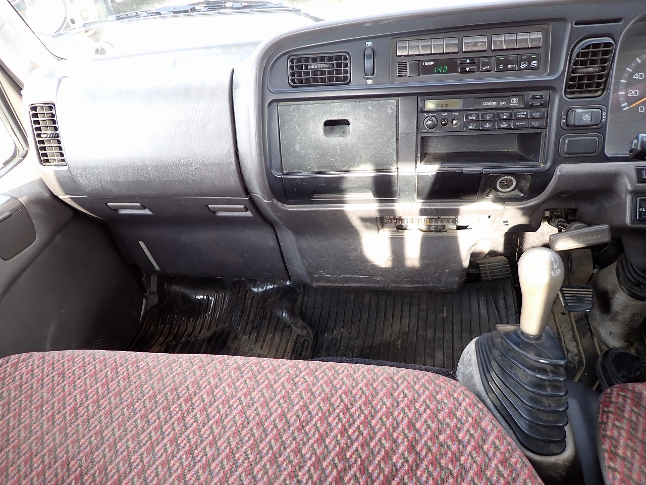 MITSUBISHI Canter