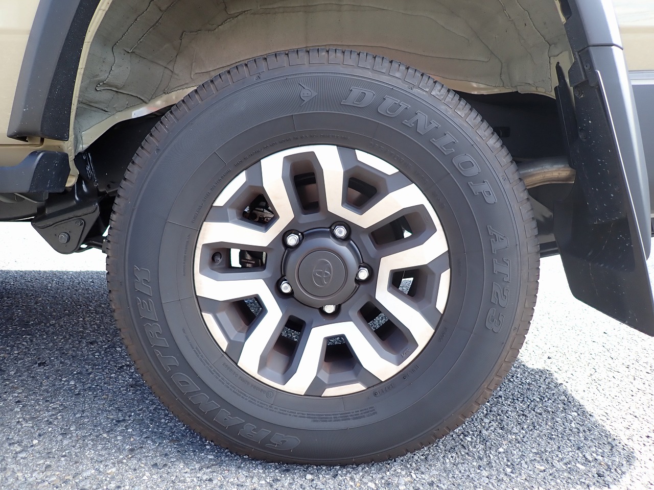 TOYOTA Land Cruiser 70
