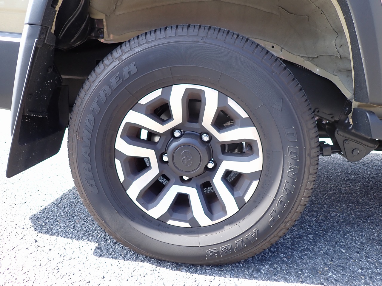 TOYOTA Land Cruiser 70