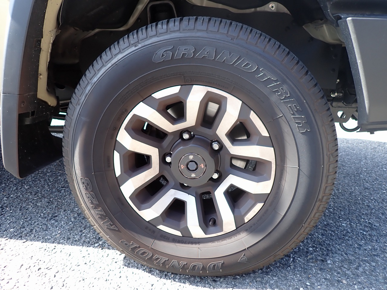 TOYOTA Land Cruiser 70