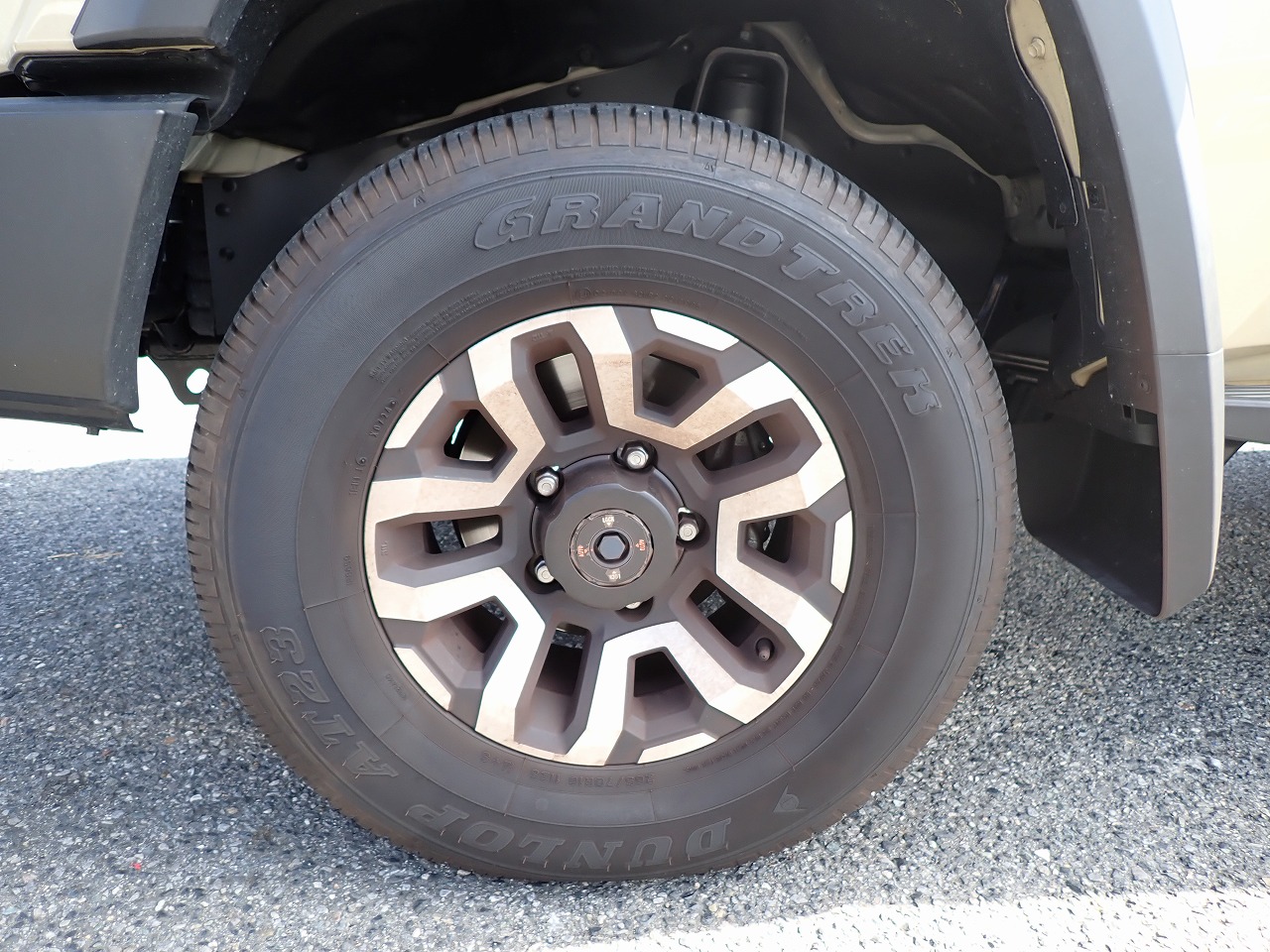 TOYOTA Land Cruiser 70