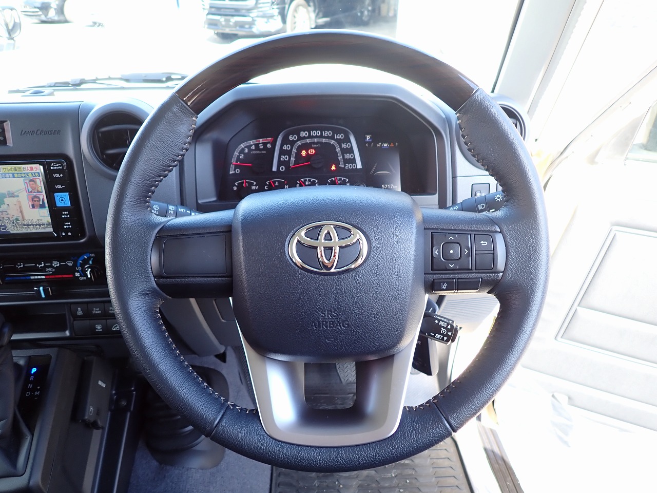 TOYOTA Land Cruiser 70
