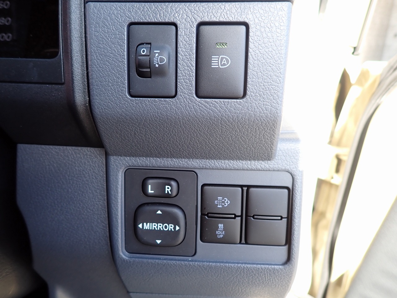 TOYOTA Land Cruiser 70