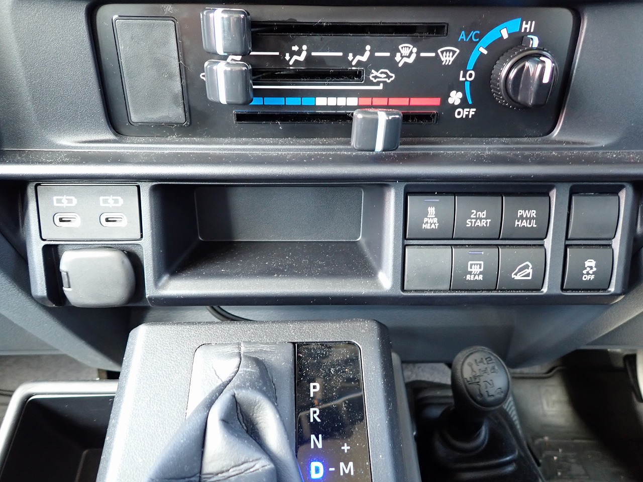 TOYOTA Land Cruiser 70
