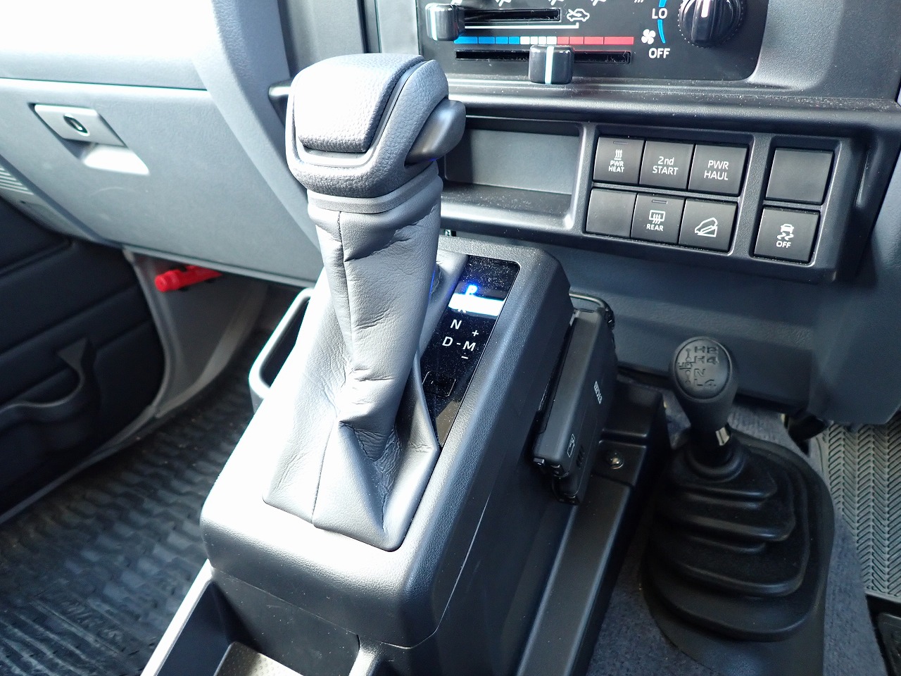 TOYOTA Land Cruiser 70