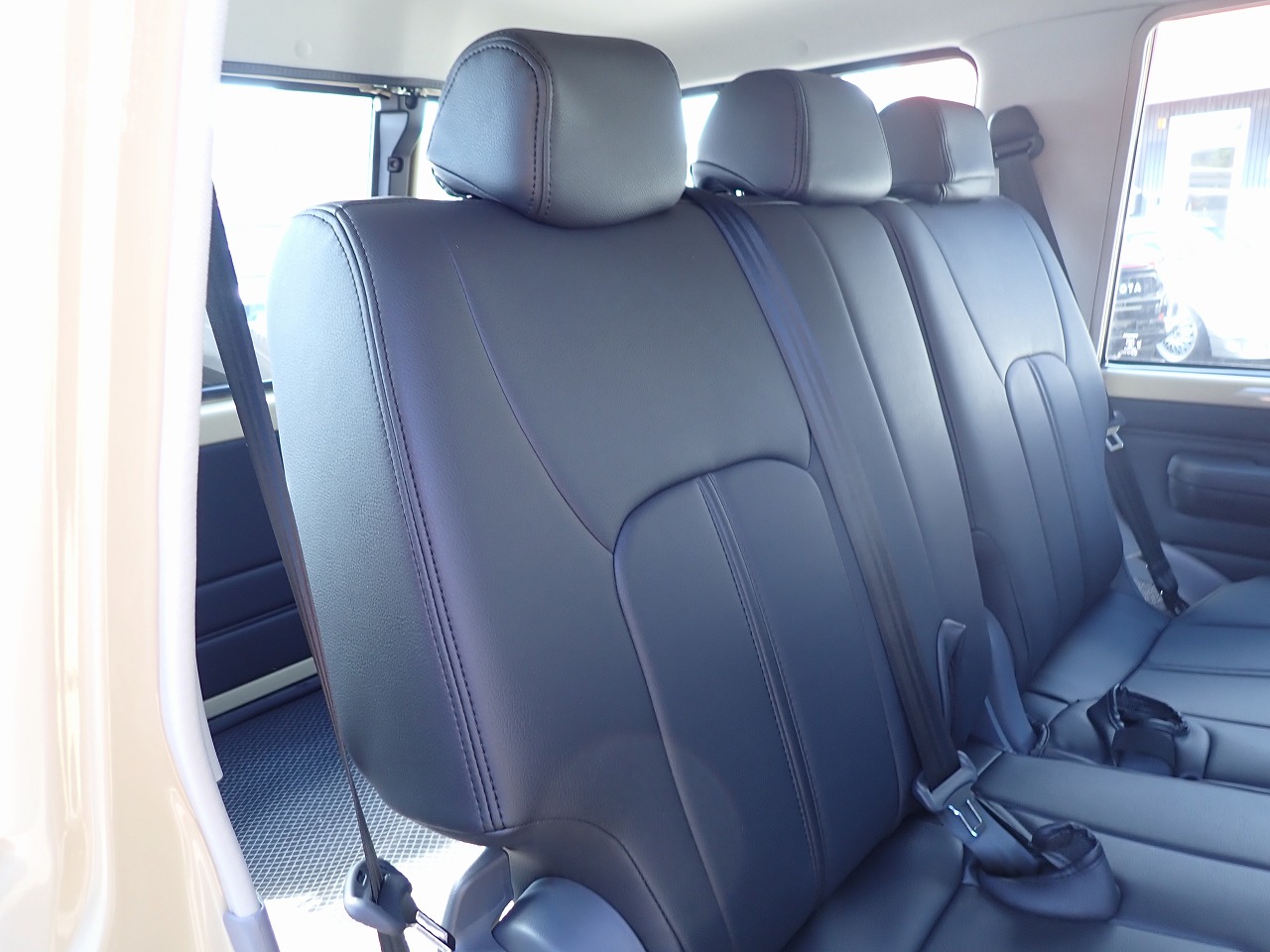 TOYOTA Land Cruiser 70