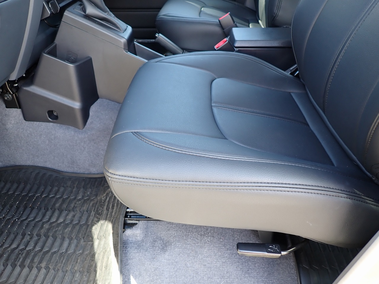 TOYOTA Land Cruiser 70