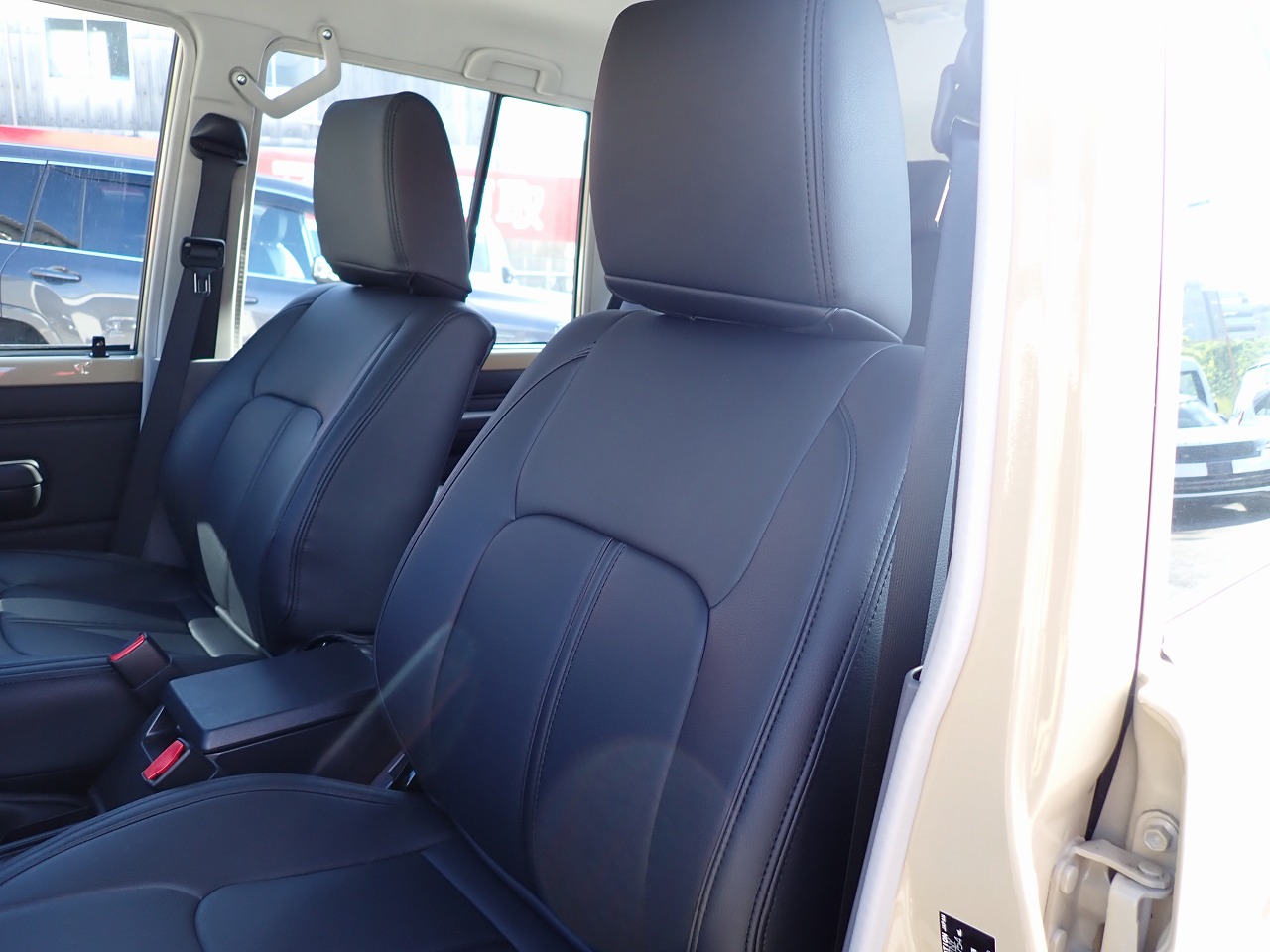 TOYOTA Land Cruiser 70