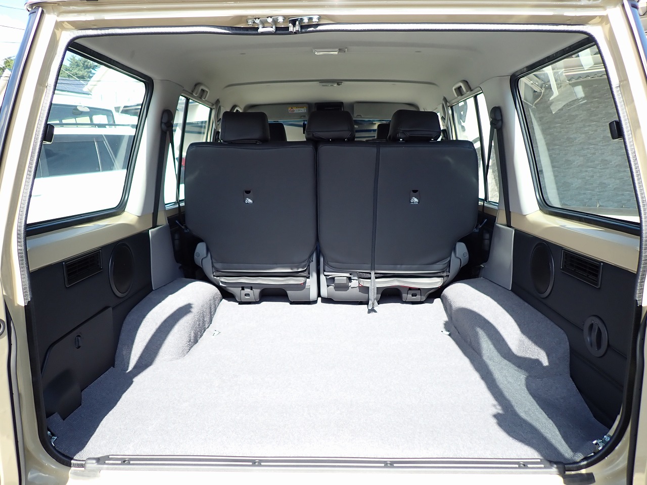 TOYOTA Land Cruiser 70