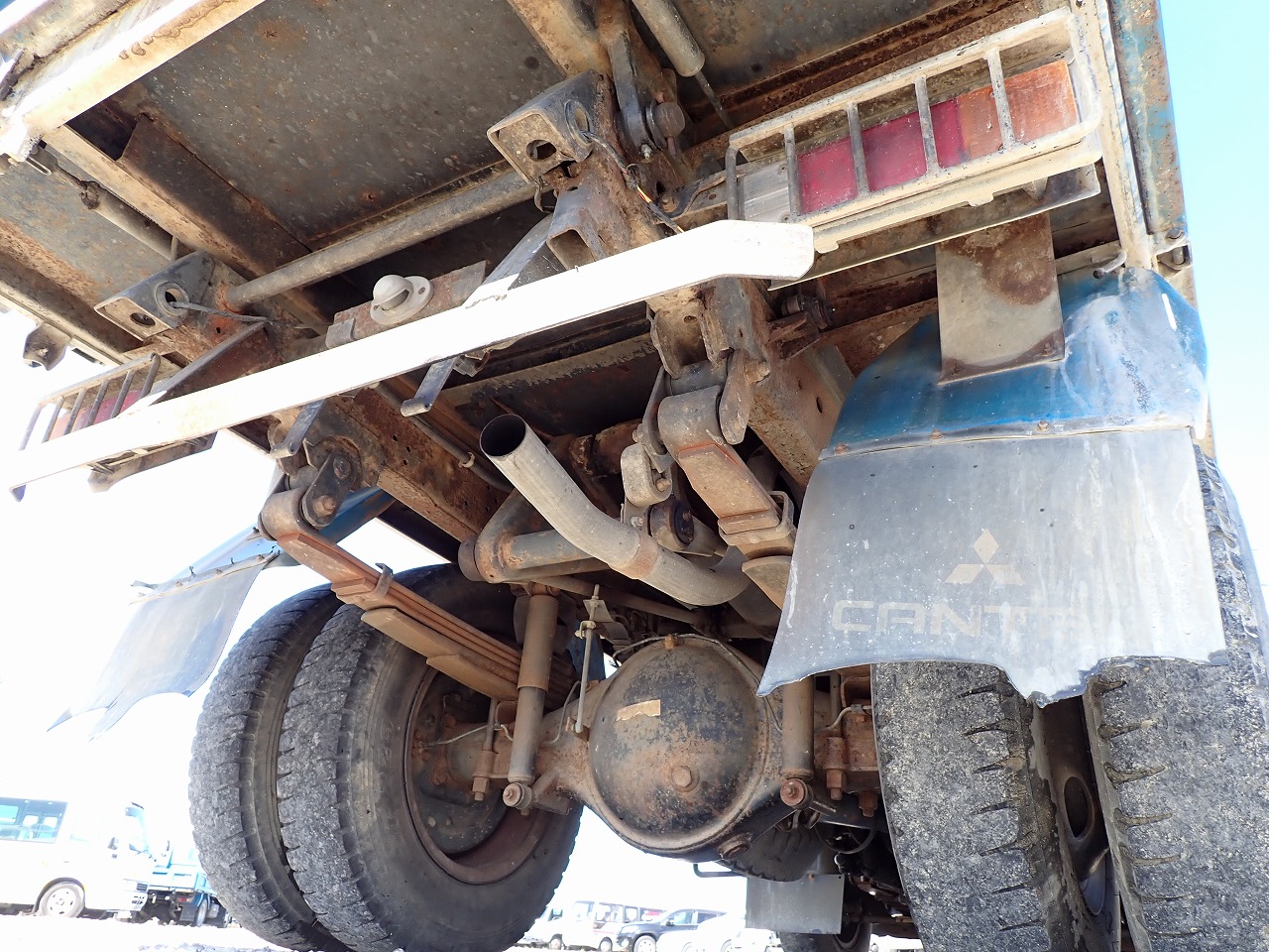 MITSUBISHI Canter