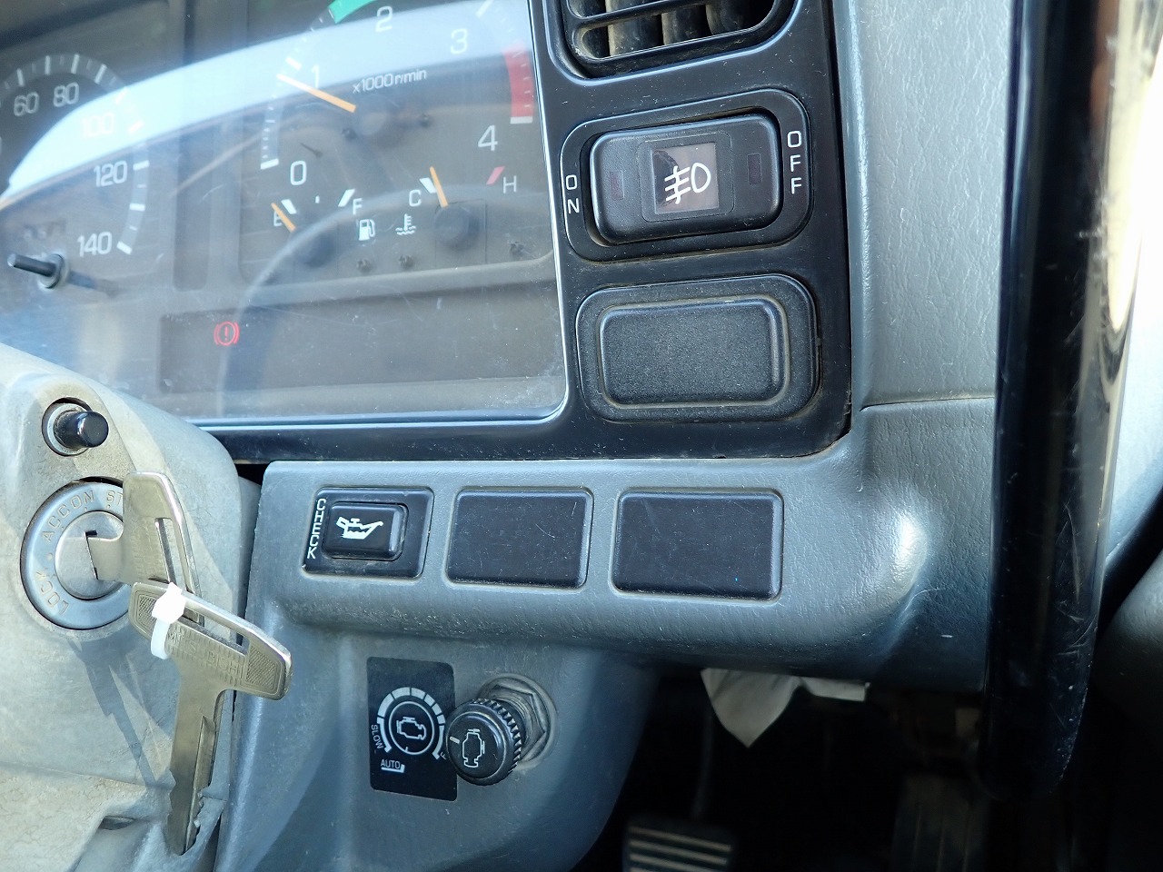MITSUBISHI Canter