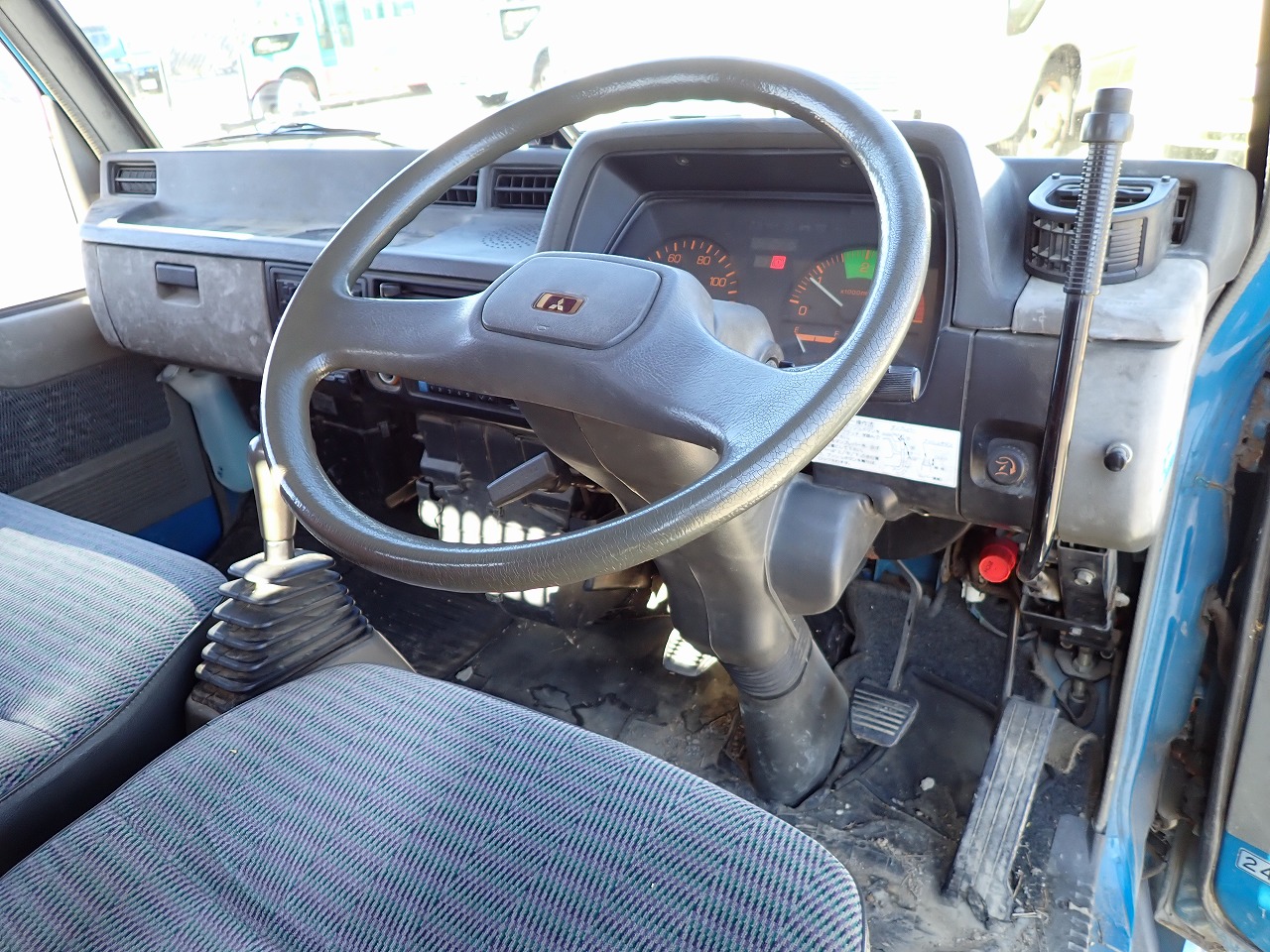 MITSUBISHI Canter