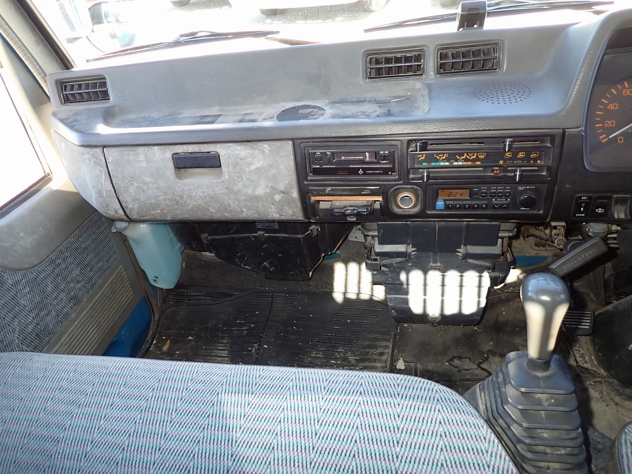 MITSUBISHI Canter