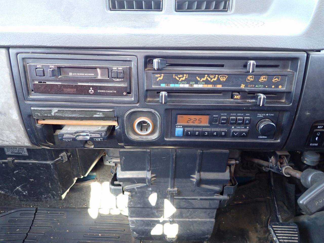 MITSUBISHI Canter