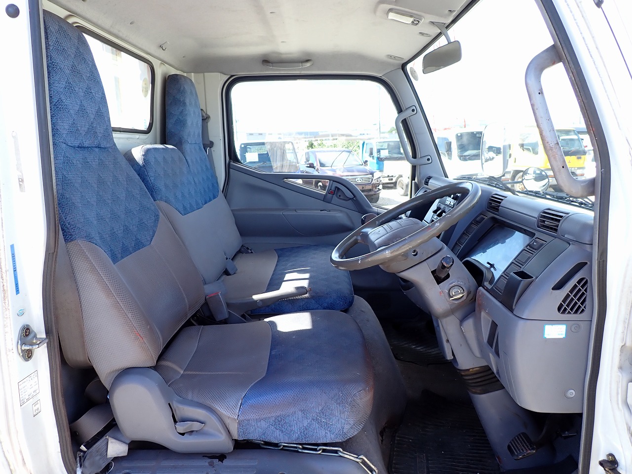 MITSUBISHI Canter