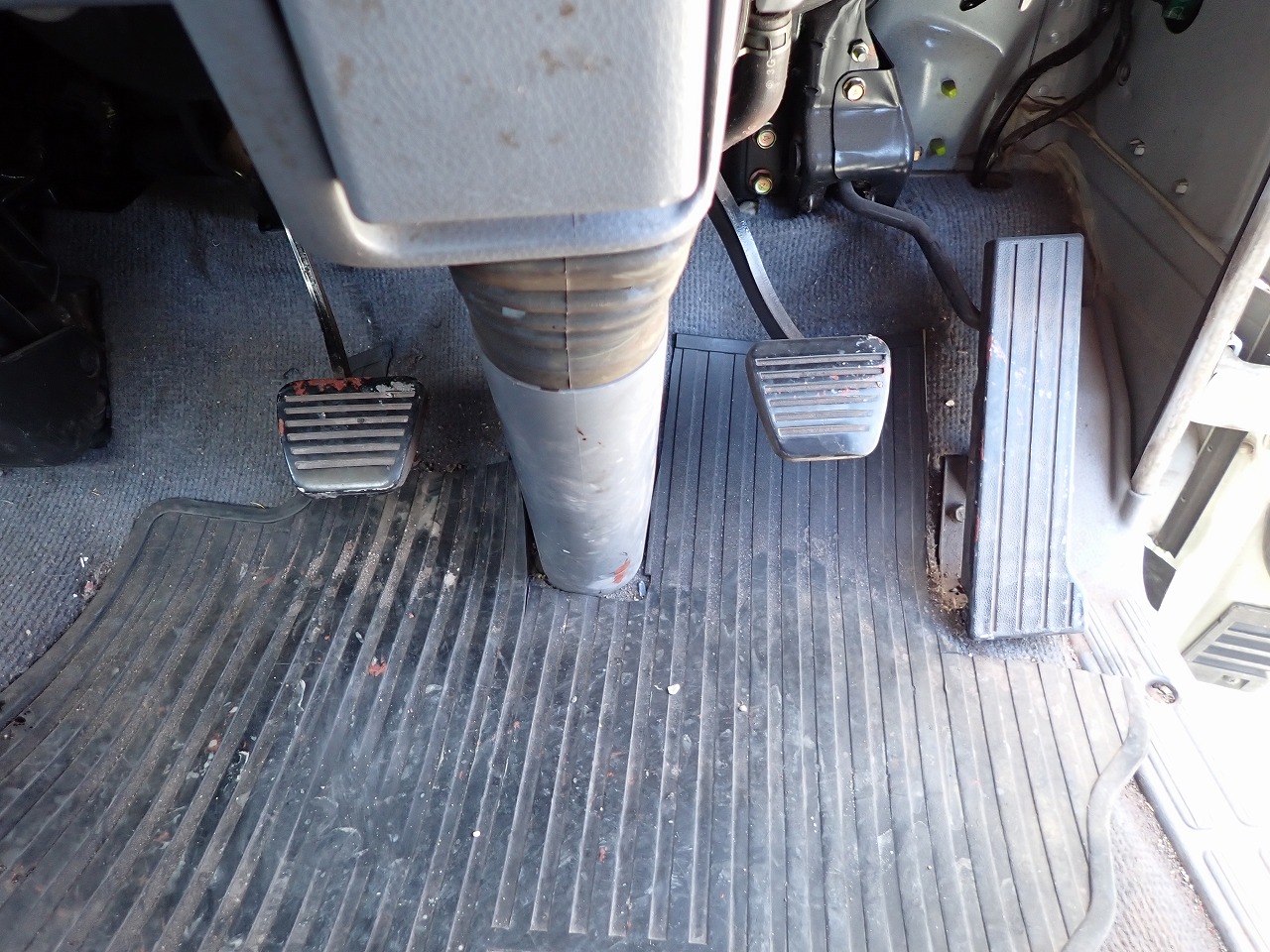 MITSUBISHI Canter