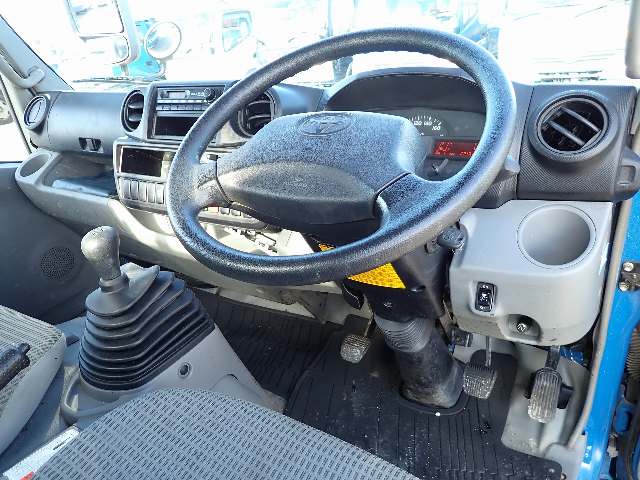 TOYOTA Dyna Truck