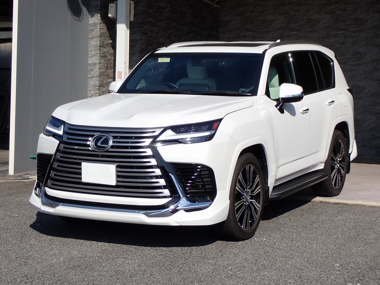 LEXUS LX 600