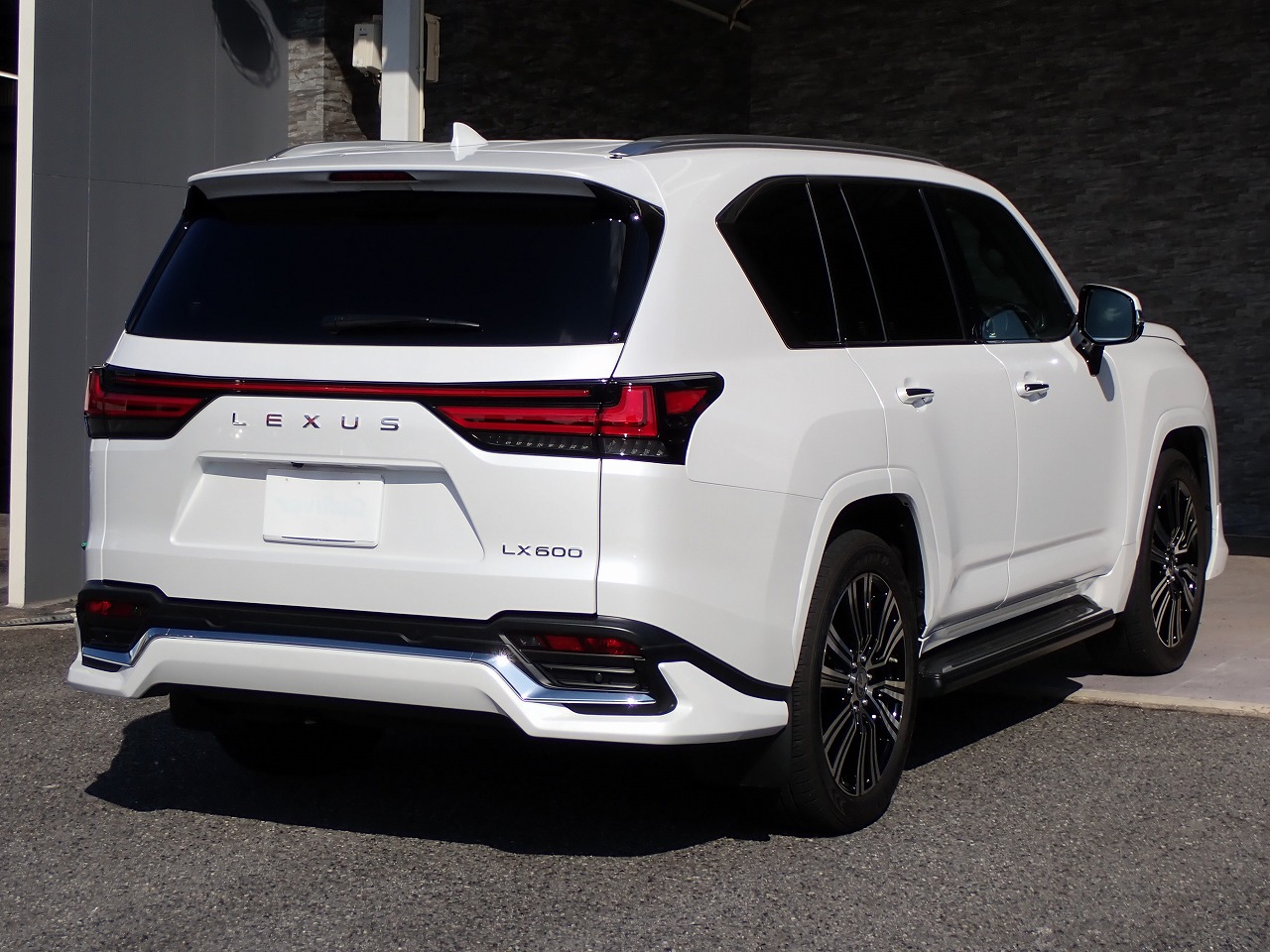 LEXUS LX 600