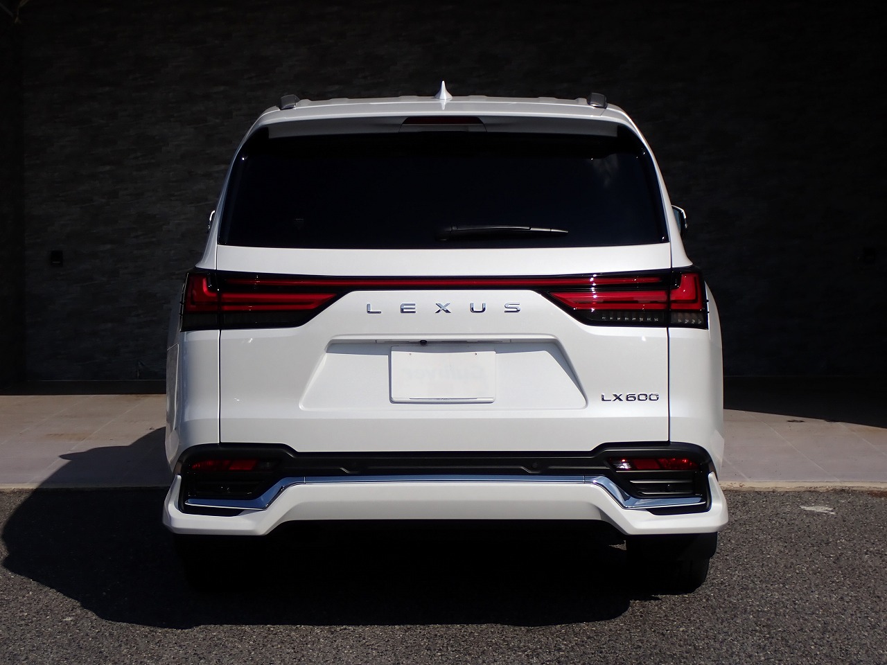 LEXUS LX 600