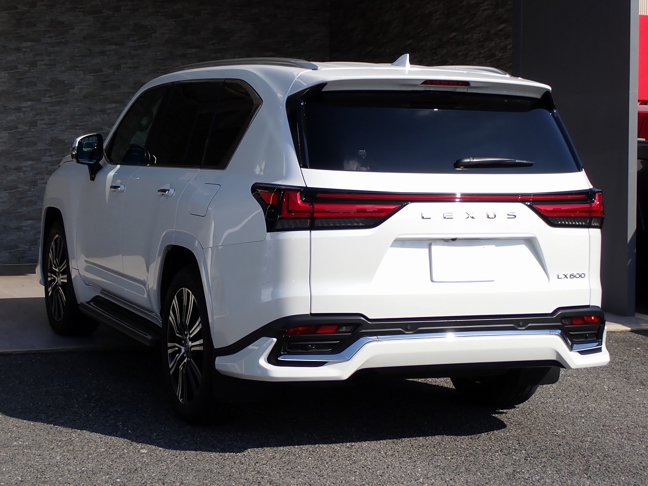 LEXUS LX 600