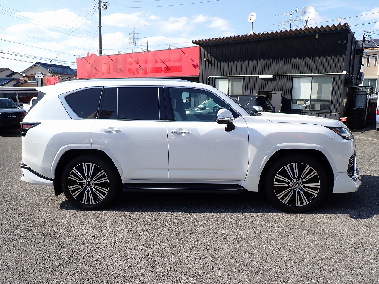 LEXUS LX 600