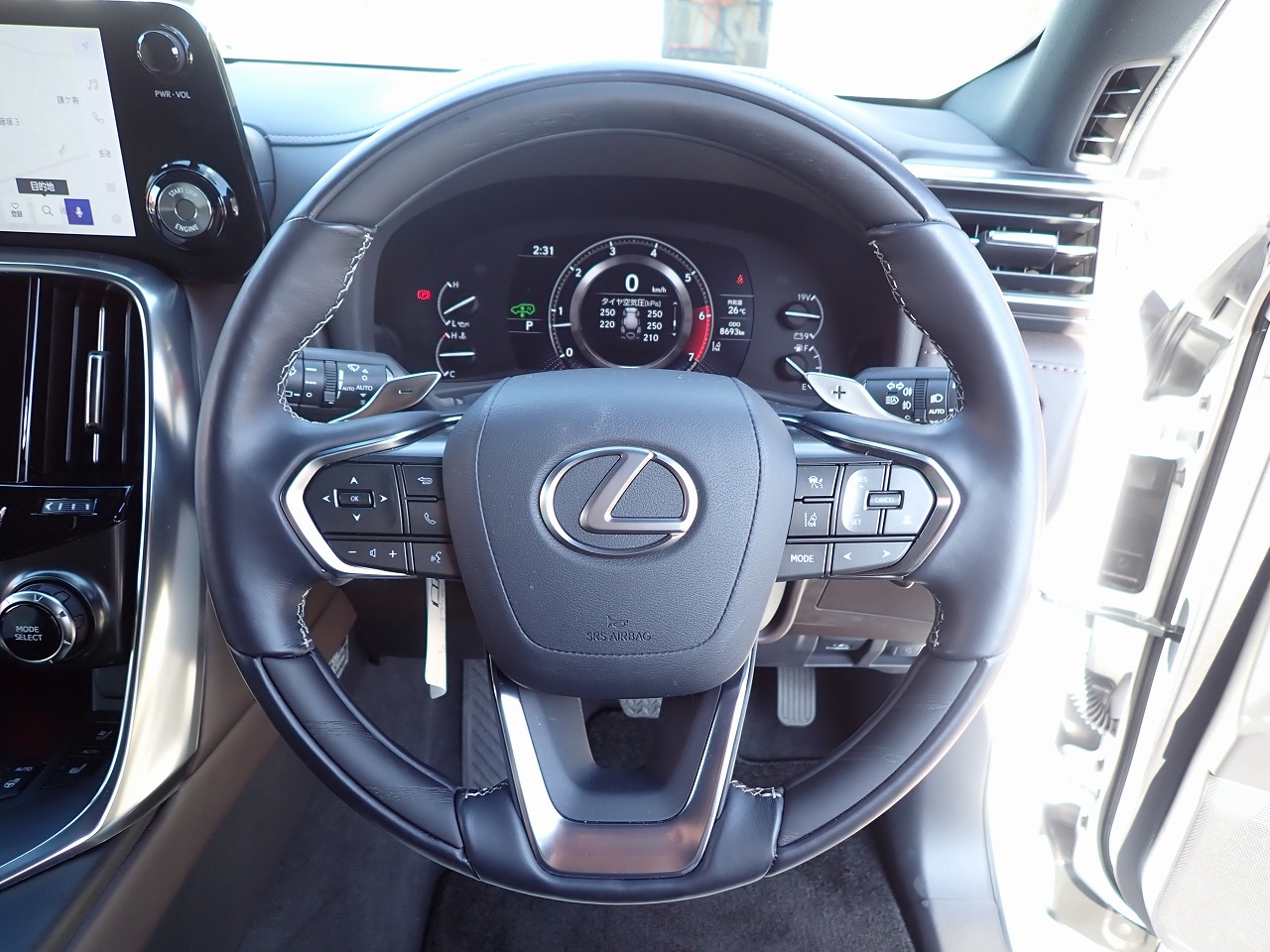 LEXUS LX 600