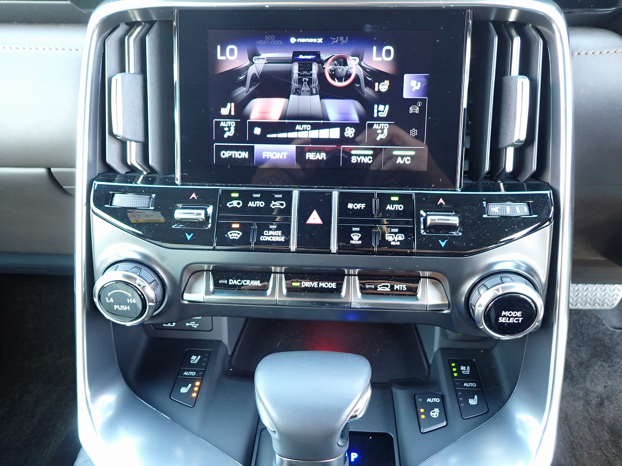 LEXUS LX 600